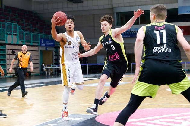 30 Matchday of the easyCredit BBL Basketball Bundesliga on 24 April 2021 at the Oberfrankenhalle in Bayreuth Bavaria Germany season 2020 2021 Medi Bayreuth vs Basketball Löwen Braunschweig Kay Bruhnke Medi Bayreuth 9 right Garai Zeeb Basketball Löwen Braunschweig 3 left