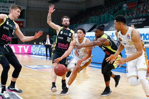 30 Matchday of the easyCredit BBL Basketball Bundesliga on 24 April 2021 at Oberfrankenhalle in Bayreuth Bavaria Germany Season 2020 2021 Medi Bayreuth vs Basketball Löwen Braunschweig Bastian Doreth Medi Bayreuth 10 left Frank Bartley Medi Bayreuth 24 right James Robinson Basketball Löwen Braunschweig 8 centre
