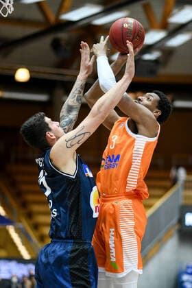 Bogdan Radosavljevic HAKRO Merlins Crailsheim in a duel with ShaÂ Markus Kennedy RASTA Vechta , GER, HAKRO Merlins Crailsheim vs RASTA Vechta, 24 04 2021, 30 Spieltag easycredit Basketball Bundesliga, Spielzeit 2020 2021 GER, HAKRO Merlins Crailsheim vs RASTA Vechta, 24 04 2021, 30 Spieltag easycredit Basketball Bundesliga, Spielzeit 2020 2021 Crailsheim Copyright: xEibnerxPressefoto MichaelxMemmlerx EP_MMR