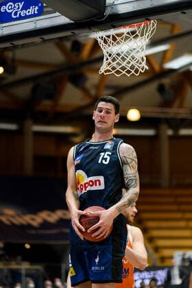 Bogdan Radosavljevic HAKRO Merlins Crailsheim at the basket, GER, HAKRO Merlins Crailsheim vs RASTA Vechta, 24 04 2021, 30 Matchday easycredit Basketball Bundesliga, Season 2020 2021 GER, HAKRO Merlins Crailsheim vs RASTA Vechta, 24 04 2021, 30 Matchday easycredit Basketball Bundesliga, Season 2020 2021 Crailsheim Copyright: xEibnerxPressefoto MichaelxMemmlerx EP_MMR