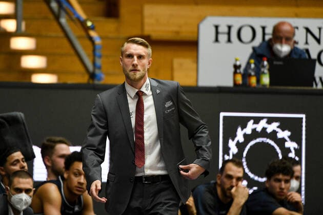 Tuomas Iisalo HAKRO Merlins Crailsheim watches the game, GER, HAKRO Merlins Crailsheim vs RASTA Vechta, 24 04 2021, 30 Spieltag easycredit Basketball Bundesliga, Spielzeit 2020 2021 GER, HAKRO Merlins Crailsheim vs RASTA Vechta, 24 04 2021, 30 Spieltag easycredit Basketball Bundesliga, Spielzeit 2020 2021 Crailsheim Copyright: xEibnerxPressefoto MichaelxMemmlerx EP_MMR