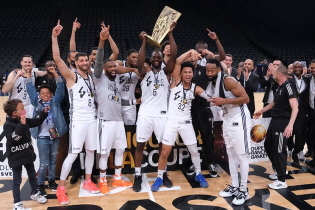 April 24, 2021, Levallois, Hauts de Seine, France: Team of Lyon Villeurbanne winner of the French Cup of Basketball between Dijon and Lyon-Villeurbanne ASVEL LDLC (Tony Parker Team) at AccorHotels Arena Stadium - Paris France..Lyon-Villeurbanne won the French Cup 77:61 Levallois France - ZUMAp119 20210424_zaf_p119_027 Copyright: xPierrexSteveninx
