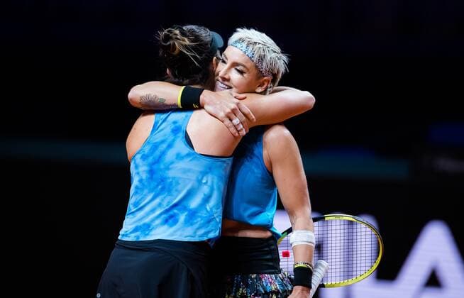 Mandatory Credit: Photo by Rob Prange Shutterstock (11864531ba) Bethanie Mattek-Sands & Desirae Krawczyk in action during the doubles semi-final of the 2021 Porsche Tennis Grand Prix WTA, Tennis Damen 500 tournament Porsche Tennis Grand Prix, Tennis, Stuttgart, Germany - 24 Apr 2021 Porsche Tennis Grand Prix, Tennis, Stuttgart, Germany - 24 Apr 2021  Copyright: xRobxPrange Shutterstockx 11864531ba