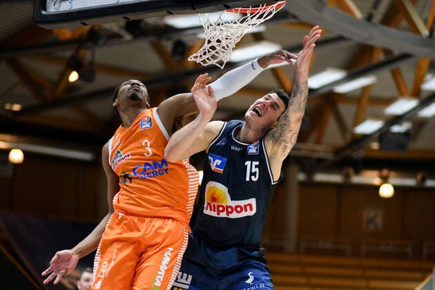 Bogdan Radosavljevic HAKRO Merlins Crailsheim at the basket against ShaÂ Markus Kennedy RASTA Vechta , GER, HAKRO Merlins Crailsheim vs RASTA Vechta, 24 04 2021, 30 Spieltag easycredit Basketball Bundesliga, Spielzeit 2020 2021 GER, HAKRO Merlins Crailsheim vs RASTA Vechta, 24 04 2021, 30 Spieltag easycredit Basketball Bundesliga, Spielzeit 2020 2021 Crailsheim Copyright: xEibnerxPressefoto MichaelxMemmlerx EP_MMR