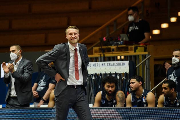Coach Tuomas Iisalo HAKRO Merlins Crailsheim is happy about the victory, GER, HAKRO Merlins Crailsheim vs RASTA Vechta, 24 04 2021, 30 Matchday easycredit Basketball Bundesliga, Season 2020 2021 GER, HAKRO Merlins Crailsheim vs RASTA Vechta, 24 04 2021, 30 Matchday easycredit Basketball Bundesliga, Season 2020 2021 Crailsheim Copyright: xEibnerxPressefoto MichaelxMemmlerx EP_MMR
