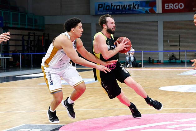 30 Matchday of the easyCredit BBL Basketball Bundesliga on 24 April 2021 at Oberfrankenhalle in Bayreuth Bavaria Germany Season 2020 2021 Medi Bayreuth vs Basketball Löwen Braunschweig Bastian Doreth Medi Bayreuth 10 right James Robinson Basketball Löwen Braunschweig 8 left