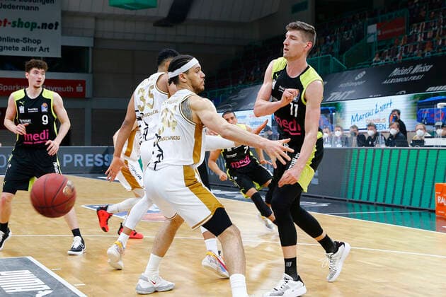 30 Matchday of the easyCredit BBL Basketball Bundesliga on 24 April 2021 at the Oberfrankenhalle in Bayreuth Bavaria Germany Season 2020 2021 Medi Bayreuth vs Basketball Löwen Braunschweig Andreas Seiferth Medi Bayreuth 11 right Gavin Schilling Basketball Löwen Braunschweig 34 left