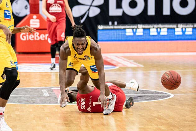 easyCredit Basketball Bundesliga JobStairs Giessen 46ers MHP RIESEN Ludwigsburg, 24 04 21 Jaleen Smith 3 MHP RIESEN Ludwigsburg , Jonathan Stark 1 Giessen 46ers Sporthalle Giessen Ost Giessen, 24 04 21 Copyright: xBEAUTIFULxSPORTS Roeczeyx