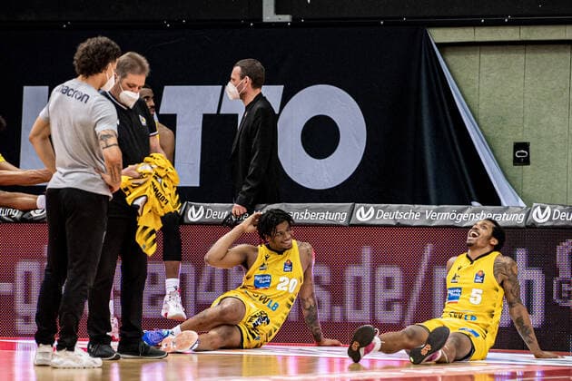 easyCredit Basketball Bundesliga JobStairs Giessen 46ers MHP RIESEN Ludwigsburg, 24 04 21 Desi Rodriguez 20 MHP RIESEN Ludwigsburg , Barry Brown Jr 5 MHP RIESEN Ludwigsburg Sporthalle Giessen Ost Giessen, 24 04 21 Copyright: xBEAUTIFULxSPORTS Roeczeyx
