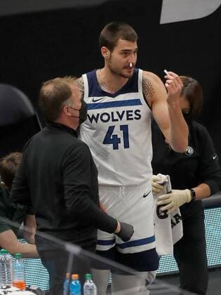 Juancho Hernangomez of the Minnesota Timberwolves cleans his nose during an NBA, Basketball Herren, USA game against the Utah Jazz, at the Vivint Smart Home Arena in Salt Lake City, Utah, USA, 24 April 2021. Utah Jazz vs. Minnesota Timberwolves !ACHTUNG: NUR REDAKTIONELLE NUTZUNG!  Copyright: xGEORGExFREYx AME2429 20210425-637549272936393344