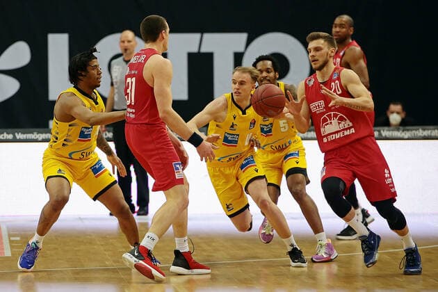 24 04 2021, xovx, Basketball BBL, JobStairs Giessen 46ers MHP RIESEN Ludwigsburg v l Desi Rodriguez MHP Riesen Ludwigsburg , Scottie James Jr Giessen 46ers , Lukas Herzog MHP Riesen Ludwigsburg , Barry Brown Jr MHP Riesen Ludwigsburg , Ferdinand Zylka Giessen 46ers , Brandon Thomas Giessen 46ers Giessen Sporthalle Giessen Ost Hessen Germany EN