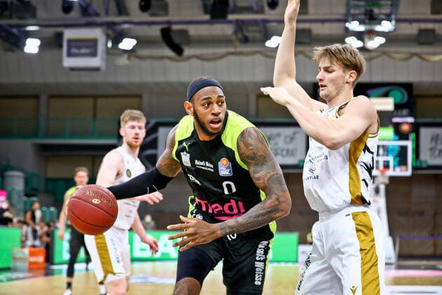 0 Dererk Pardon medi 12 Jannik Göttsche Loewen medi Bayreuth , season 2020 21 , main round matchday 30 24 04 2021 Basketball Loewen Braunschweig Copyright: xEibner-Pressefotox Ochsx EP_tos