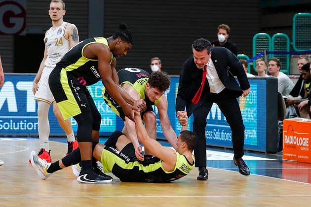 30 Matchday of the easyCredit BBL Basketball Bundesliga on 24 April 2021 in the Oberfrankenhalle in Bayreuth Bavaria Germany season 2020 2021 Medi Bayreuth against Basketball Löwen Braunschweig Frank Bartley Medi Bayreuth 24 left Kay Bruhnke Medi Bayreuth 9 2 v left Philip Jalalpoor Medi Bayreuth 7 middle Raoul Korner Medi Bayreuth coach right