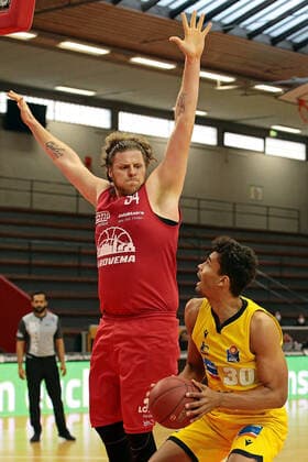 24 04 2021, xovx, Basketball BBL, JobStairs Gießen 46ers MHP RIESEN Ludwigsburg v l John Bryant Gießen 46ers , Oscar da Silva MHP Riesen Ludwigsburg Gießen Sporthalle Gießen Ost Hessen Germany EN