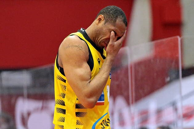 24 04 2021, xovx, Basketball BBL, JobStairs Giessen 46ers MHP RIESEN Ludwigsburg Tremmell Darden MHP Riesen Ludwigsburg disappointed, disappointed looking Giessen Sporthalle Giessen Ost Hessen Germany EN