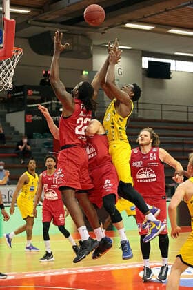 24 04 2021, xovx, Basketball BBL, JobStairs Giessen 46ers MHP RIESEN Ludwigsburg v l Diante Garrett Giessen 46ers , Chad Brown Giessen 46ers , Ferdinand Zylka Giessen 46ers , Jaleen Smith MHP Riesen Ludwigsburg , John Bryant Giessen 46ers Giessen Sporthalle Giessen Ost Hessen Germany EN