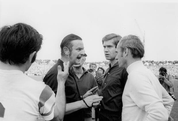 MSV Duisburg FC Bayern Munich 2 0 05 06 1971 Referee Herden cautions coach Udo Lattek FCB Only for journalistic use Only for editorial use HM