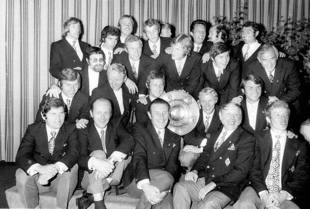 Borussia Mönchengladbach German Champion 1971 Reception in Mönchengladbach City Hall The team with the championship trophy 06 06 1971 For journalistic use only Only for editorial use HM
