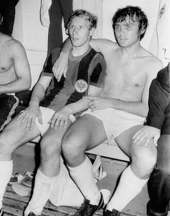 SG Eintracht Frankfurt Borussia Mönchengladbach 1 4 05 06 1971 Berti Vogts li and Herbert Laumen both BMG exhausted but happy after the match in the dressing room For journalistic use only Only for editorial use HM