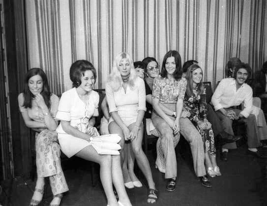 Borussia Mönchengladbach German Champion 1971 Reception in Mönchengladbach Town Hall Somewhat apart The Gladbach Players Wives 06 06 1971 For journalistic use only Only for editorial use HM