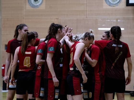 Duesseldorf, Germany, April 24th The RheinLand Lions huddle after warm up at the Toyota 2. Basketball Bundesliga Nord between the Capitol Bascats Duesseldorf and RheinLand Lions at Wekita Sportarena in Duesseldorf Toyota 2. Basketball Bundesliga Nord - Capitol Bascats Duesseldo 