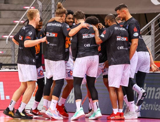 Chemnitz gets ready, Getting ready for the game, Telekom Baskets Bonn vs Niners Chemnitz, Basketball, 1 Easy Credit Bundesliga, 30 Spieltag, 25 04 2021, Telekom Baskets Bonn vs Niners Chemnitz, Basketball, 1 Easy Credit Bundesliga, 30 Spieltag, 25 04 2021, Photo EIBNER Joerg Niebergall Bonn Copyright: xJoergxNiebergall Eibner-Pressefox EP_JNL