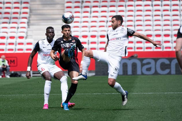 Teji Savanier (Montpellier FC) - Youcef Atal (OGC Nice) FOOTBALL : OGC Nice vs Montpellier - Ligue 1 Uber Eats - Nice - 25 04 2021 NorbertScanella PanoramiC 