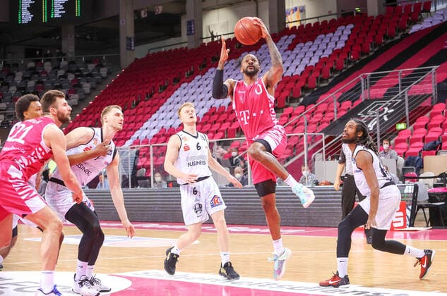 Alex Hamilton TB Bonn and Luis Figge Niners Chemnitz 6 , Telekom Baskets Bonn vs Niners Chemnitz, Basketball, 1 Easy Credit Bundesliga, 30 Spieltag, 25 04 2021, Telekom Baskets Bonn vs Niners Chemnitz, Basketball, 1 Easy Credit Bundesliga, 30 Spieltag, 25 04 2021, Photo EIBNER Joerg Niebergall Bonn Copyright: xJoergxNiebergall Eibner-Pressefox EP_JNL