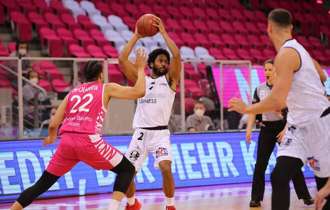 Bonn, Germany, 25 04 2021, Telekom Dome, Basketball, BBL, Telekom Baskets Bonn vs Niners Chemnitz Gabriel de Oliveira Bonn and Terrell Harris Chemnitz