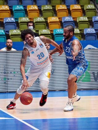 25 04 2021, xovx, Basketball BBL, Frankfurt Skyliners Mitteldeutscher Basketball Club v l Deron Washington Syntainics Mitteldeutscher BC Weißenfels , Quantez Robertson Fraport Skyliners Frankfurt emspor Frankfurt.