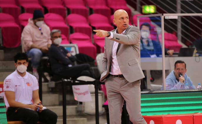Bonn, Germany, 25 04 2021, Telekom Dome, Basketball, BBL, Telekom Baskets Bonn vs Niners Chemnitz Head Coach Rodrigo Pastore Chemnitz