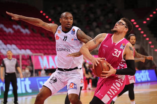 Bonn, Germany, 25 04 2021, Telekom Dome, Basketball, BBL, Telekom Baskets Bonn vs Niners Chemnitz Isiaha Mike Chemnitz and Isaiah Philmore Bonn
