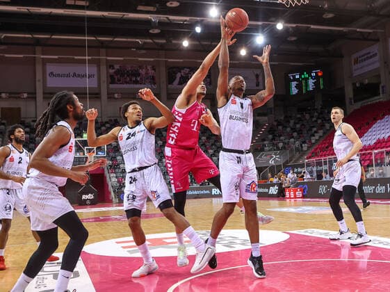 Gabriel de Oliveira TB Bonn 22 and Isiaha Mike Niners Chemnitz 11 , Telekom Baskets Bonn vs Niners Chemnitz, Basketball, 1 Easy Credit Bundesliga, 30 Spieltag, 25 04 2021, Telekom Baskets Bonn vs Niners Chemnitz, Basketball, 1 Easy Credit Bundesliga, 30 Spieltag, 25 04 2021, Photo EIBNER Joerg Niebergall Bonn Copyright: xJoergxNiebergall Eibner-Pressefox EP_JNL