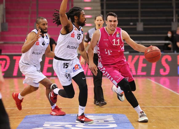 Bonn, Germany, 25 04 2021, Telekom Dome, Basketball, BBL, Telekom Baskets Bonn vs Niners Chemnitz Virgil Matthews Chemnitz , Marcus Thornton Chemnitz and Anthony DiLeo Bonn