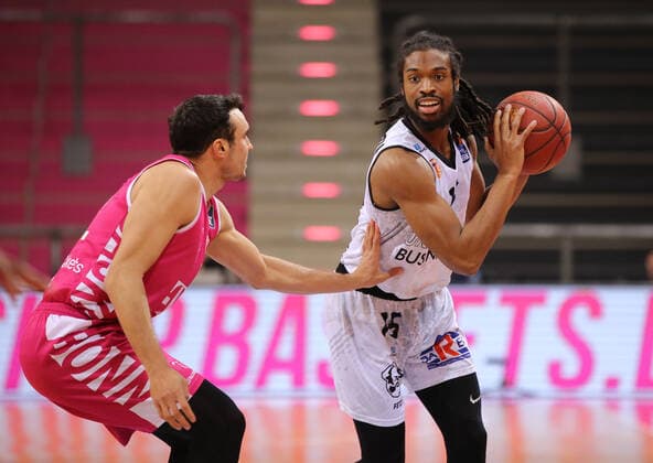 Bonn, Germany, 25 04 2021, Telekom Dome, Basketball, BBL, Telekom Baskets Bonn vs Niners Chemnitz Anthony DiLeo Bonn and Marcus Thornton Chemnitz