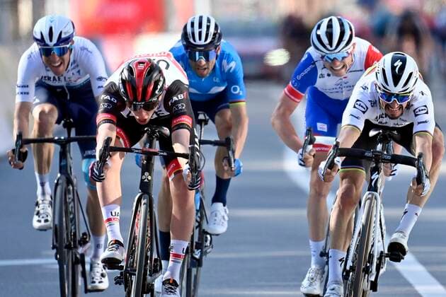 Bilder des Jahres 2021, Sport 04 April Sport Themen der Woche KW16 LIEGE, BELGIUM - APRIL 25 : POGACAR Tadej (SLO) of UAE TEAM EMIRATES victory pictured during the UCI World Tour 107th Liege Bastogne Liege cycling race with start and finish in Liege on April 25, 2021 in Liege, Belgium, 25 04 2021 CYCLISME : Liege Bastogne Liege 2021 Cycling Race - 25 04 2021 PHOTONEWS PANORAMIC 