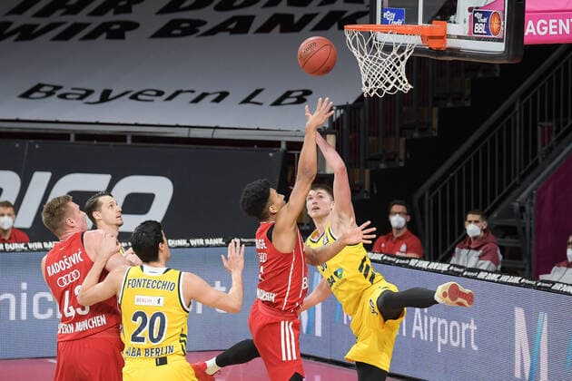 Basket by Jason George FC Bayern Basketball 1 ,FC Bayern Basketball Alba Berlin, Basketball, Basketball Bundesliga, 25 04 2021 Muenchen Bayern Germany Copyright: xkolbert-press BurghardxSchreyerx