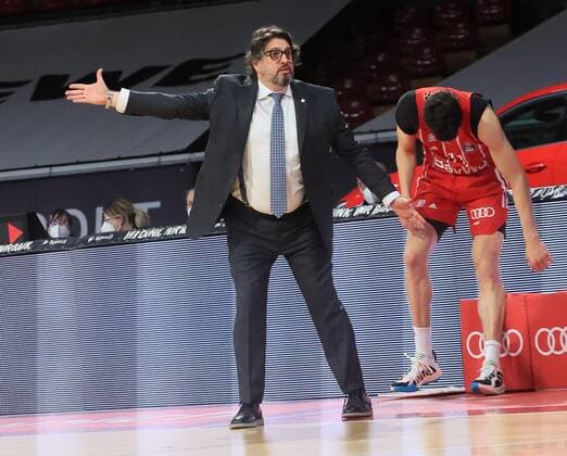 25 04 2021, BBL , FC Bayern Basketball vs Alba Berlin, Audi Dome Muenchen , in picture coach Andrea Trinchieri FCB Basketball and Vladimir Lucic FCB Basketball