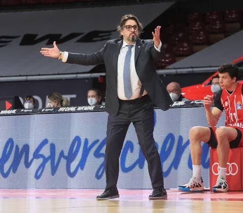 25 04 2021, BBL , FC Bayern Basketball vs Alba Berlin, Audi Dome Muenchen , in picture coach Andrea Trinchieri FCB Basketball and Vladimir Lucic FCB Basketball