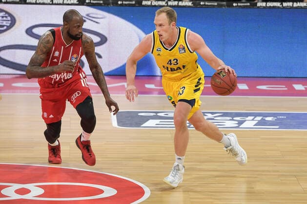 Duel with left James Gist FC Bayern Basketball 21 and Luke Sikma Alba Berlin 43 ,FC Bayern Basketball Alba Berlin, Basketball, Basketball Bundesliga, 25 04 2021 Muenchen Bayern Germany Copyright: xkolbert-press BurghardxSchreyerx