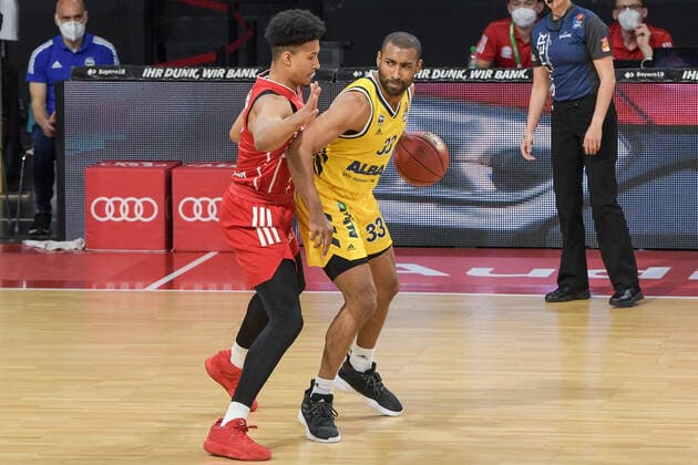 Duel with left Jason George FC Bayern Basketball 1 and Jayson Granger Alba Berlin 33 ,FC Bayern Basketball Alba Berlin, Basketball, Basketball Bundesliga, 25 04 2021 Muenchen Bayern Germany Copyright: xkolbert-press BurghardxSchreyerx