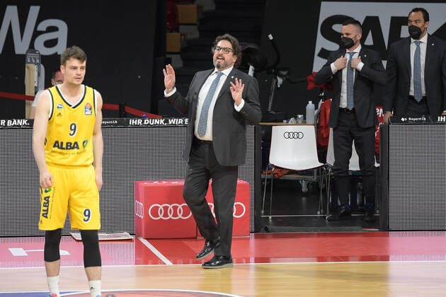 dissatisfied, Head Coach Andrea Trinchieri FC Bayern Basketball ,FC Bayern Basketball Alba Berlin, Basketball, Basketball Bundesliga, 25 04 2021 Muenchen Bayern Germany Copyright: xkolbert-press BurghardxSchreyerx