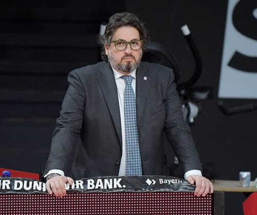 25 04 2021, xemx, Basketball BBL Bundesliga, FC Bayern Muenchen Basketball Alba Berlin emspor, v l Head Coach Andrea Trinchieri FC Bayern Basketball Muenchen