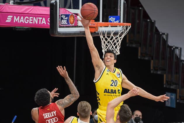 Simone Fontecchio Alba Berlin 20 blocks a shot by D J Seeley FC Bayern Basketball 4 ,FC Bayern Basketball Alba Berlin, Basketball, Basketball Bundesliga, 25 04 2021 Muenchen Bayern Germany Copyright: xkolbert-press BurghardxSchreyerx