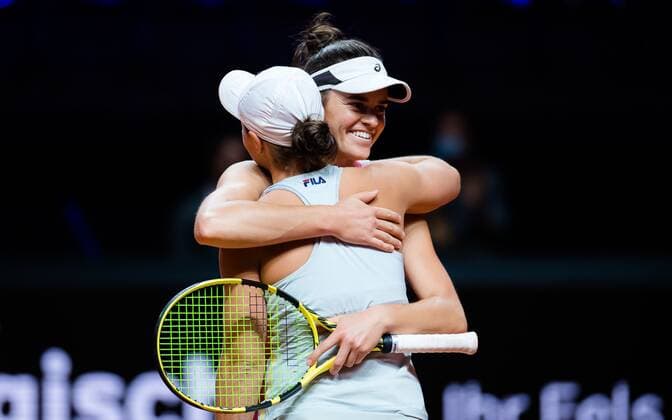 Mandatory Credit: Photo by Rob Prange Shutterstock (11864533t) Jennifer Brady of the United States & Ashleigh Barty of Australia in action during the doubles final of the 2021 Porsche Tennis Grand Prix WTA, Tennis Damen 500 tournament Porsche Tennis Grand Prix, Tennis, Stuttgart, Germany - 25 Apr 2021 Porsche Tennis Grand Prix, Tennis, Stuttgart, Germany - 25 Apr 2021  Copyright: xRobxPrange Shutterstockx 11864533t