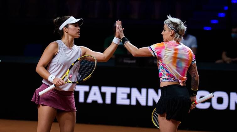 Mandatory Credit: Photo by Rob Prange Shutterstock (11864533m) Desirae Krazwczyk & Bethanie Mattek-Sands of the United States in action during the doubles final of the 2021 Porsche Tennis Grand Prix WTA, Tennis Damen 500 tournament Porsche Tennis Grand Prix, Tennis, Stuttgart, Germany - 25 Apr 2021 Porsche Tennis Grand Prix, Tennis, Stuttgart, Germany - 25 Apr 2021  Copyright: xRobxPrange Shutterstockx 11864533m