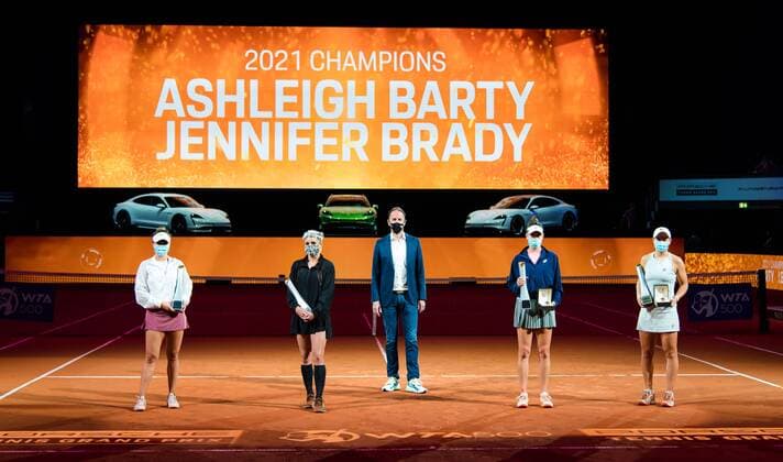 Mandatory Credit: Photo by Rob Prange Shutterstock (11864533ag) Desirae Krawczyk & Bethanie Mattek-Sands of the United States and Jennifer Brady of the United States & Ashleigh Barty of Australia during the trophy ceremony after the doubles final of the 2021 Porsche Tennis Grand Prix WTA, Tennis Damen 500 tournament Porsche Tennis Grand Prix, Tennis, Stuttgart, Germany - 25 Apr 2021 Porsche Tennis Grand Prix, Tennis, Stuttgart, Germany - 25 Apr 2021  Copyright: xRobxPrange Shutterstockx 11864533ag