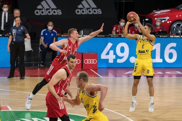 Basketball, BBL, 20210425, FC Bayern Munich Alba Berlin In the picture Leon RADOSEVIC FC Bayern Munich, 43 late Maodo LO Alba Berlin, 0 Munich Audi Dome Bayern Germany Copyright: Passion2Press MarkusxFischerx