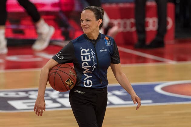 Basketball, BBL, 20210425, FC Bayern München Alba Berlin In the picture referee Anne PANTHER ball under arm relaxed Munich Audi Dome Bayern Germany Copyright: Passion2Press MarkusxFischerx