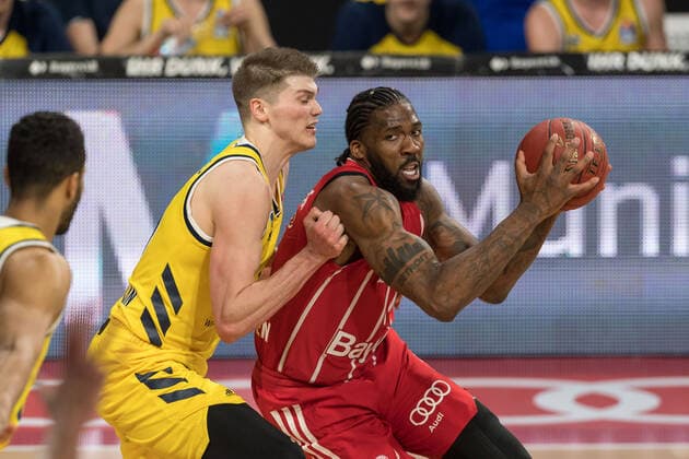 Basketball, BBL, 20210425, FC Bayern München Alba Berlin In the picture Ben LAMMERS Alba Berlin, 50 and Jalen REYNOLDS FC Bayern München, 8 Munich Audi Dome Bayern Germany Copyright: Passion2Press MarkusxFischerx